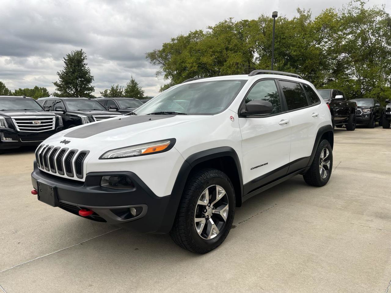 Used 2016 Jeep Cherokee Trailhawk w/ Leather Interior Group AWD/4WD image 1