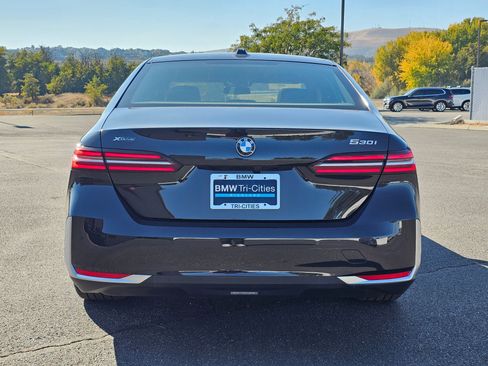 Certified 2025 BMW 530i xDrive 530i xDrive w/ Premium Package image 5