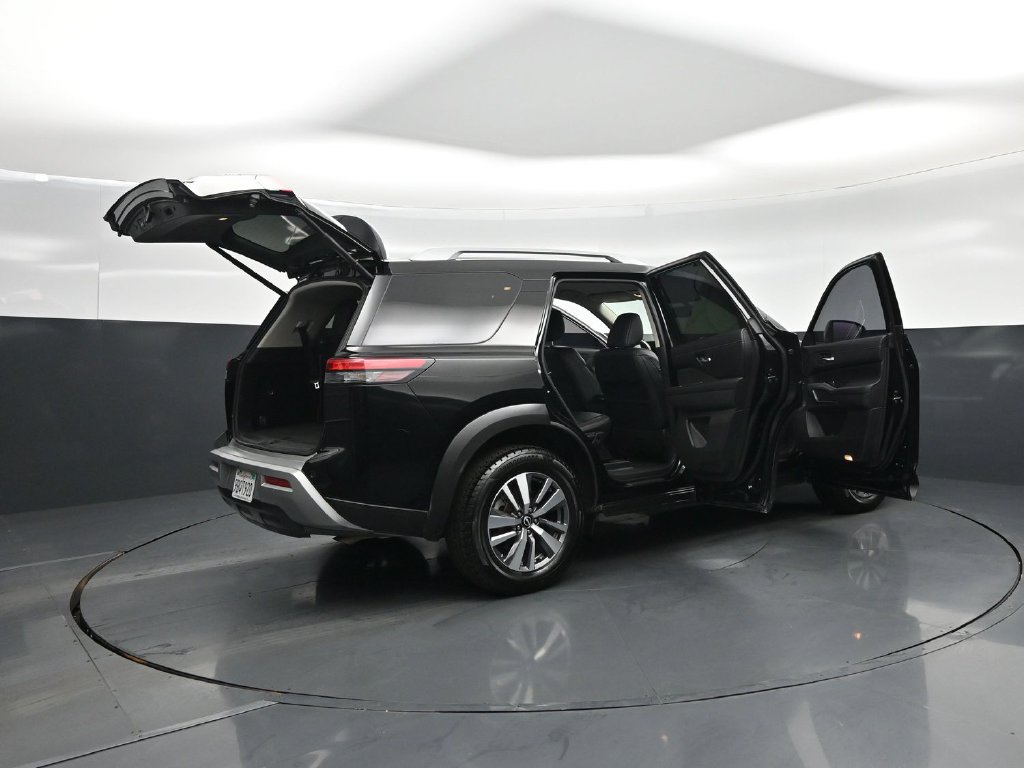 Used 2022 Nissan Pathfinder SL AWD/4WD image 6