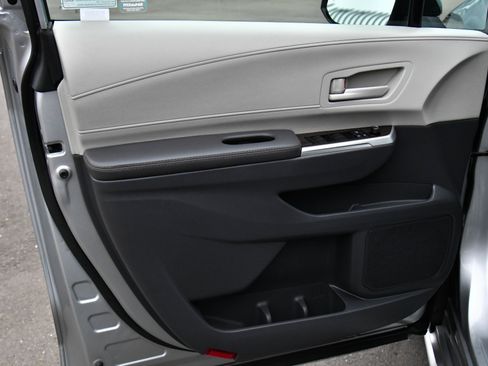 Used 2023 Toyota Sienna LE image 13