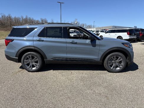 New 2026 Ford Explorer Active w/ Active Comfort Package image 6
