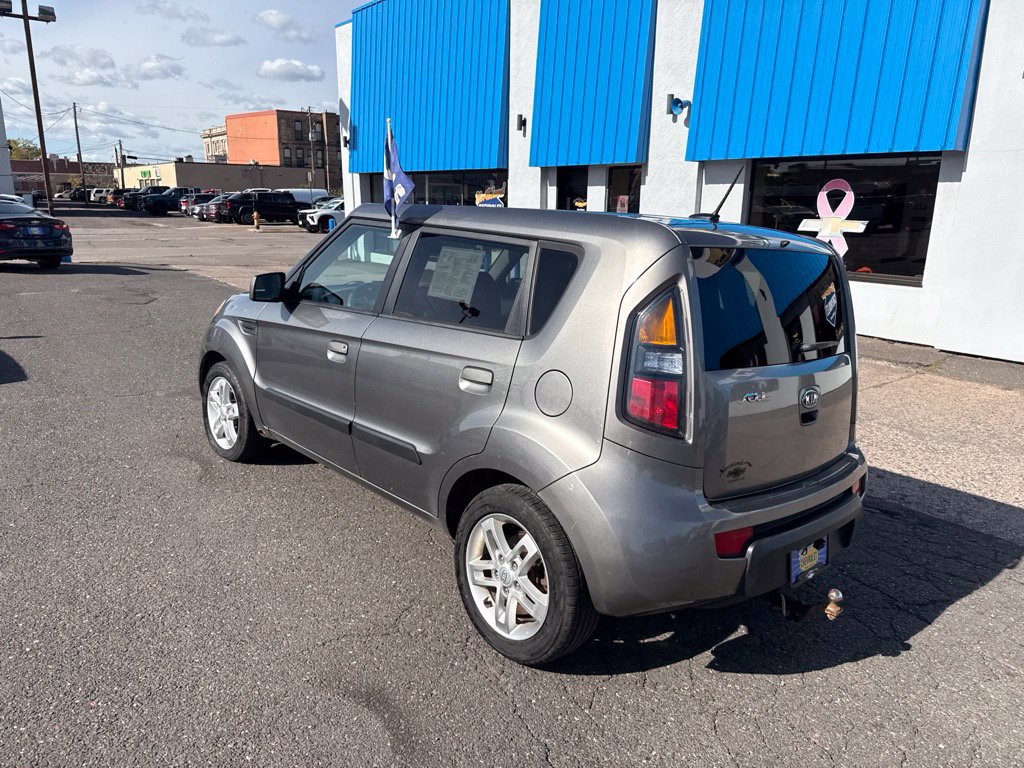 Used 2010 Kia Soul + FWD image 14