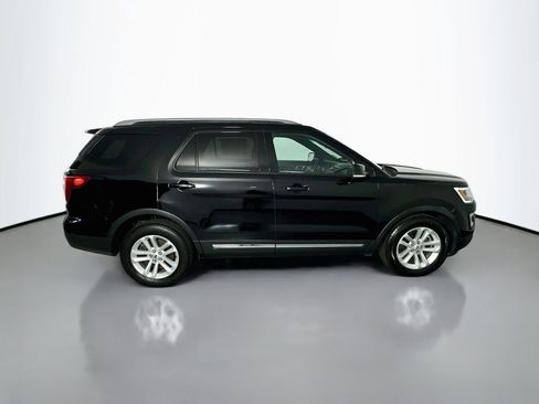 Used 2017 Ford Explorer XLT w/ Equipment Group 202A FWD image 8
