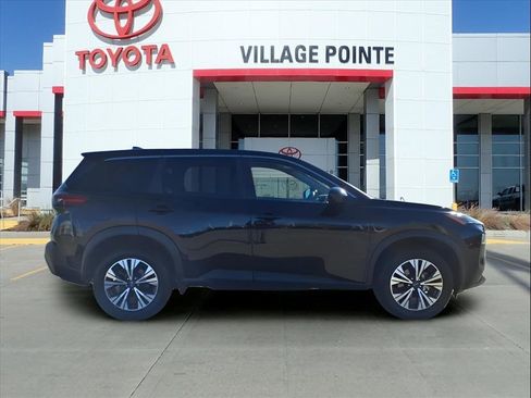 Used 2023 Nissan Rogue SV image 8