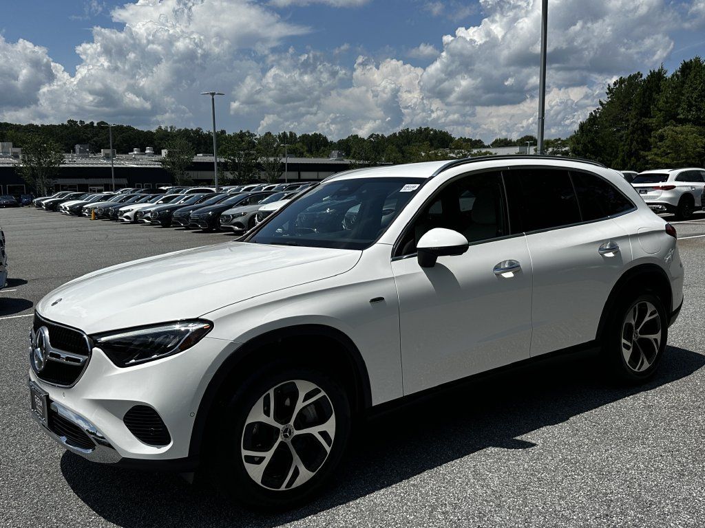 Certified 2025 Mercedes-Benz GLC 350e 4MATIC image 4