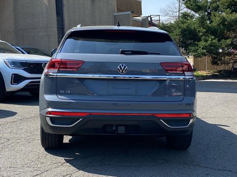 Used 2022 Volkswagen Atlas Cross Sport SE w/ Panoramic Sunroof Package image 3