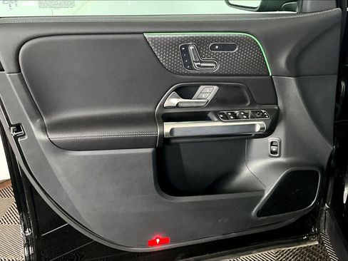 New 2026 Mercedes-Benz GLB 250 image 12