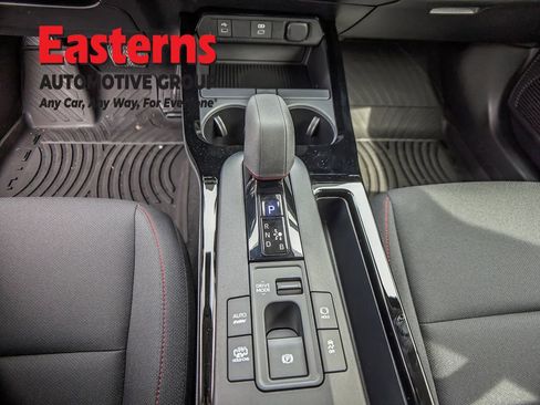 Used 2025 Toyota Prius Plug-In Hybrid image 12