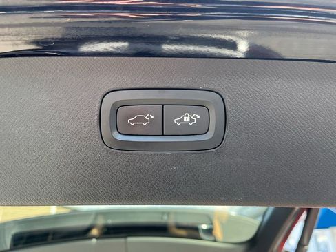 Used 2017 Volvo XC90 T6 Momentum w/ Vision Package image 26