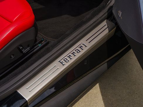 Used 2019 Ferrari Portofino RWD image 44