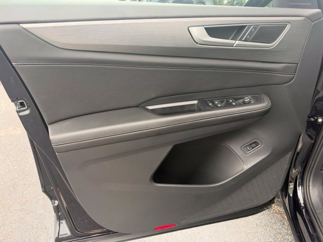 Used 2026 Volkswagen Atlas Cross Sport SE w/ Panoramic Sunroof Package FWD image 16
