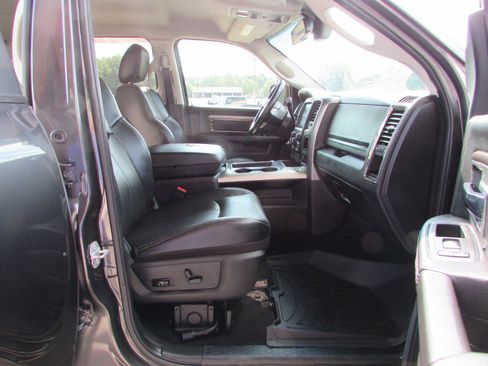 Used 2018 RAM 2500 Laramie w/ Sport Appearance Group image 13