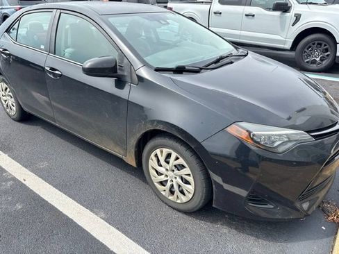 Used 2018 Toyota Corolla LE FWD image 1