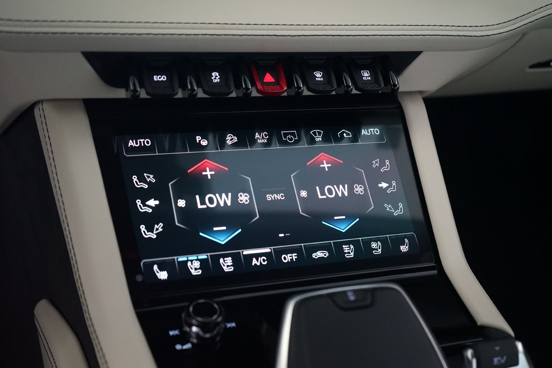 Used 2025 Lamborghini Urus SE AWD/4WD image 19