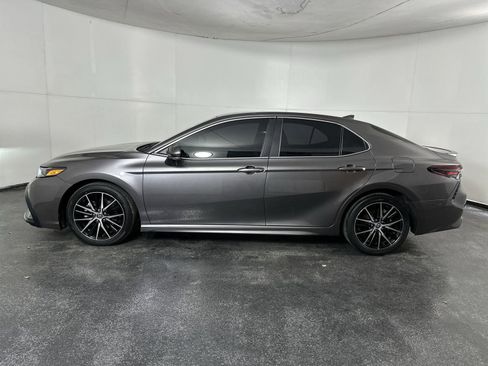 Used 2023 Toyota Camry SE image 5