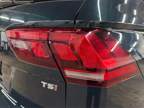 Used 2018 Volkswagen Tiguan SEL FWD image 47