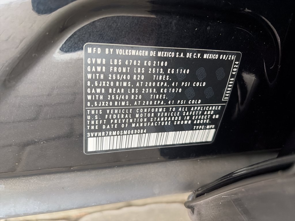 Certified 2025 Volkswagen Tiguan SE R-Line FWD image 43