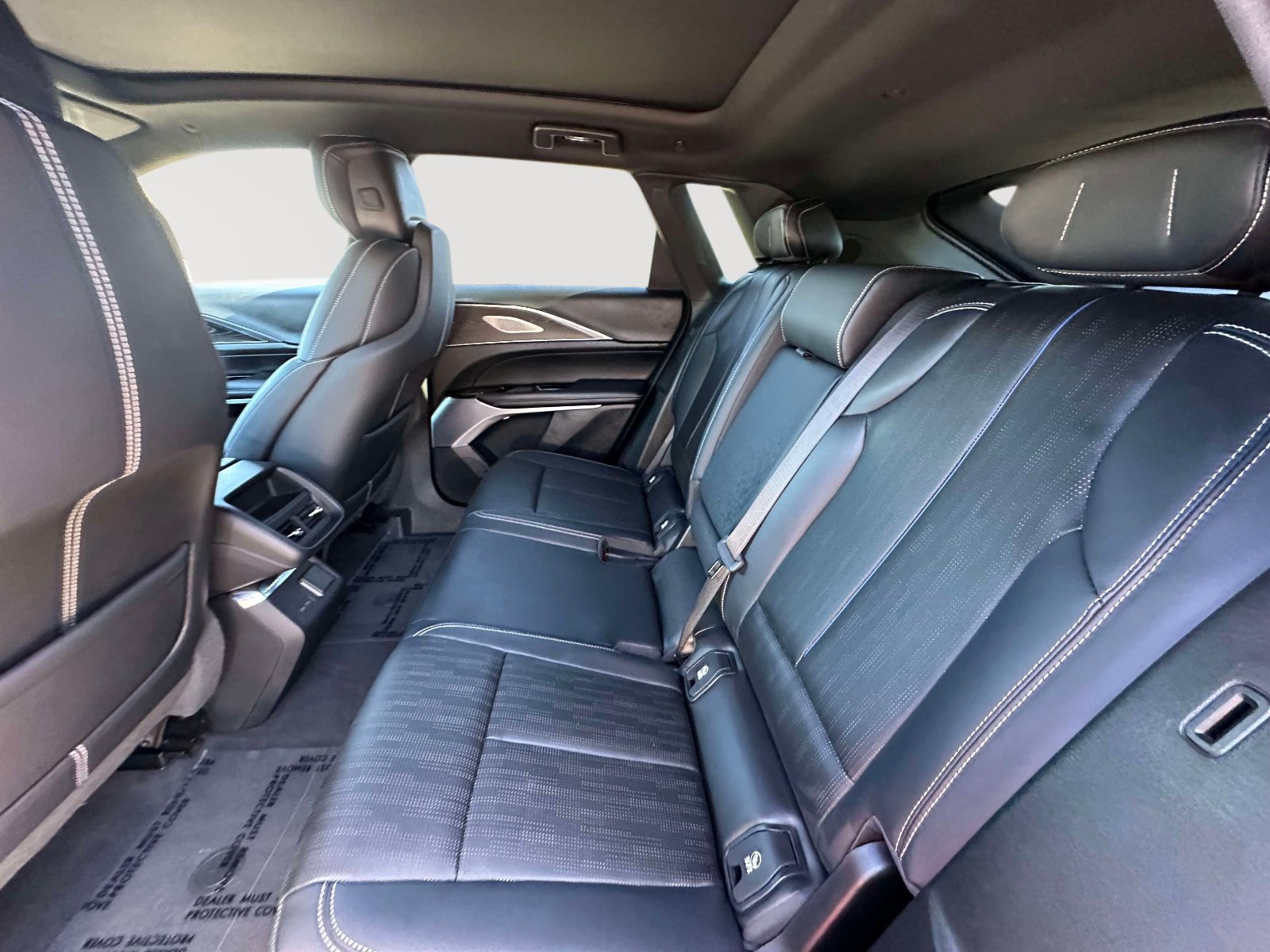 Certified 2024 Cadillac Lyriq Luxury AWD/4WD image 31