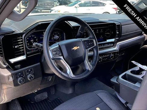 Used 2024 Chevrolet Silverado 1500 LT AWD/4WD image 5