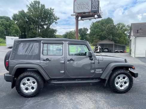 Used 2018 Jeep Wrangler Unlimited Sport AWD/4WD image 7