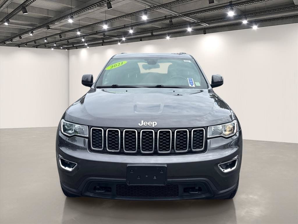 Used 2021 Jeep Grand Cherokee Laredo AWD/4WD image 2