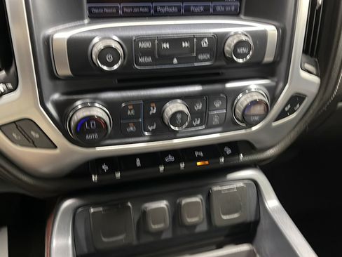 Used 2017 GMC Sierra 2500 SLE w/ HD SLE Preferred Plus Package AWD/4WD image 10