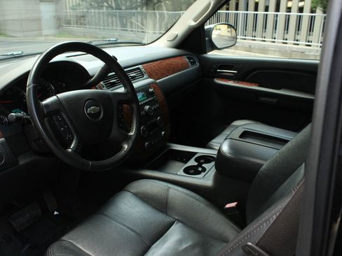 Used 2007 Chevrolet Avalanche LT w/ LT Preferred Equipment Group AWD/4WD image 13