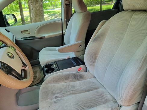 Used 2012 Toyota Sienna LE image 15