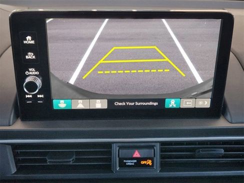 New 2025 Honda Pilot Touring image 11