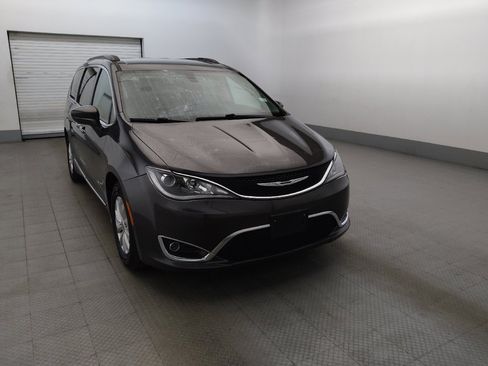 Used 2017 Chrysler Pacifica Touring-L image 14