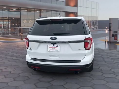 Used 2019 Ford Explorer XLT w/ Equipment Group 202A image 9