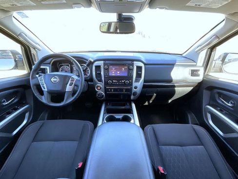 Used 2018 Nissan Titan SV w/ SV Convenience Package image 15