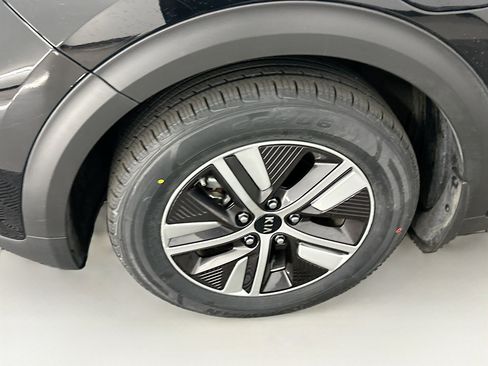 Used 2020 Kia Niro EX image 11