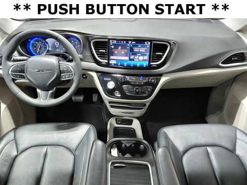 Certified 2024 Chrysler Pacifica Touring-L image 21