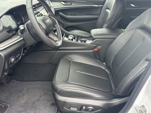 New 2025 Jeep Grand Cherokee L Limited image 9