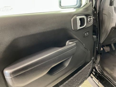 Used 2024 Jeep Wrangler Unlimited Rubicon AWD/4WD image 15
