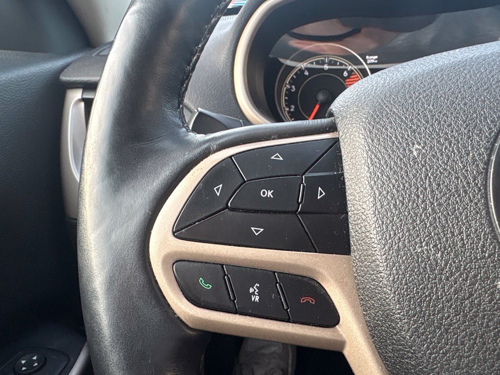 Used 2017 Jeep Cherokee Limited AWD/4WD image 16
