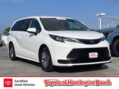Certified 2025 Toyota Sienna LE