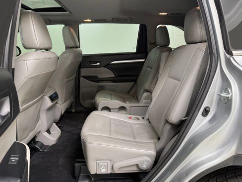 Used 2017 Toyota Highlander XLE FWD image 23