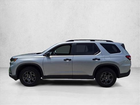 Used 2025 Honda Pilot TrailSport image 8