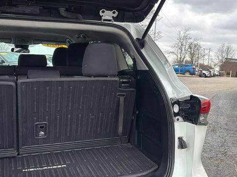 Used 2023 Toyota Highlander L image 33
