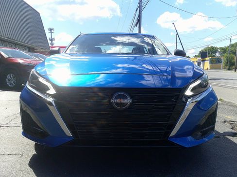 Used 2025 Nissan Altima 2.5 SV FWD image 9