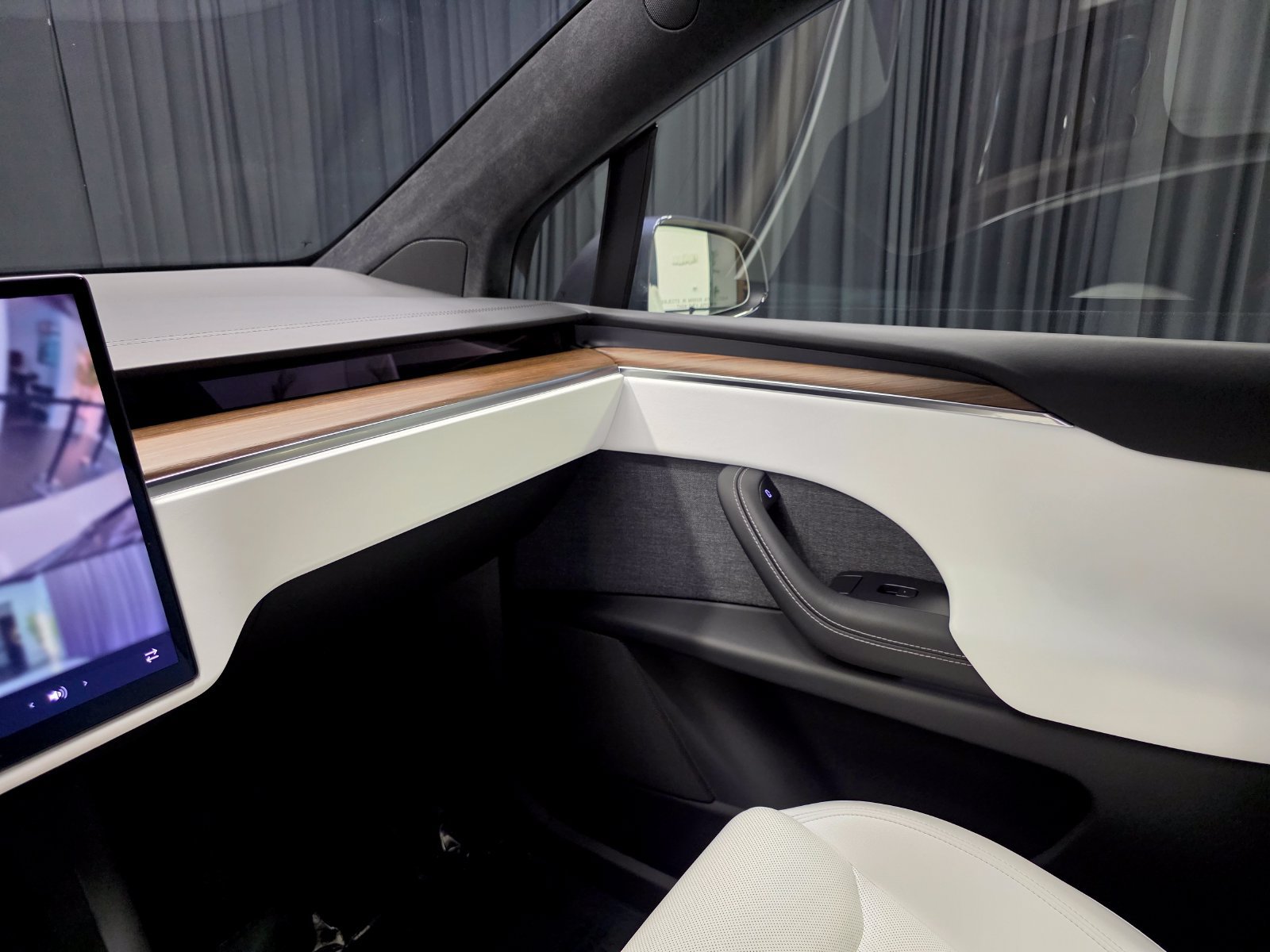 Used 2023 Tesla Model X AWD/4WD image 27