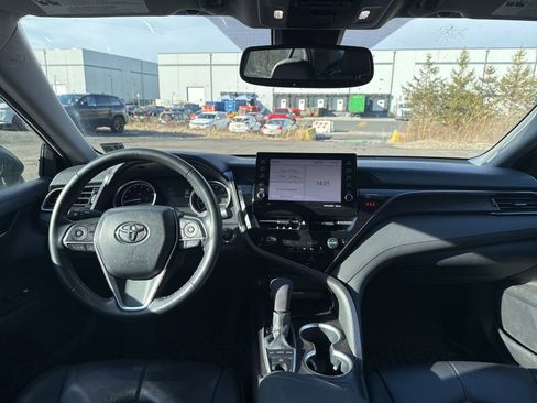 Used 2021 Toyota Camry XLE image 17