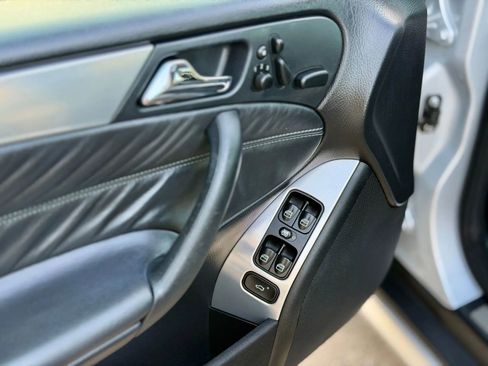 Used 2006 Mercedes-Benz C 55 AMG Sedan w/ Premium Pkg image 18