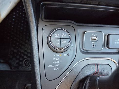 Used 2022 Jeep Cherokee Trailhawk image 31