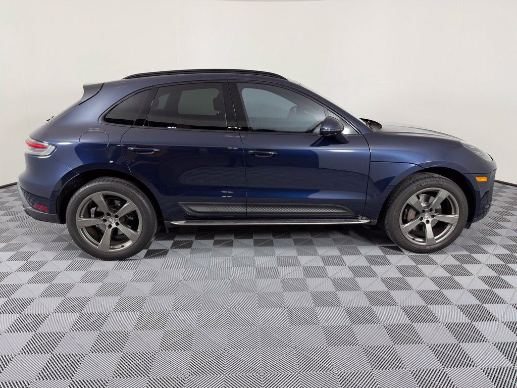 Certified 2023 Porsche Macan AWD/4WD image 12