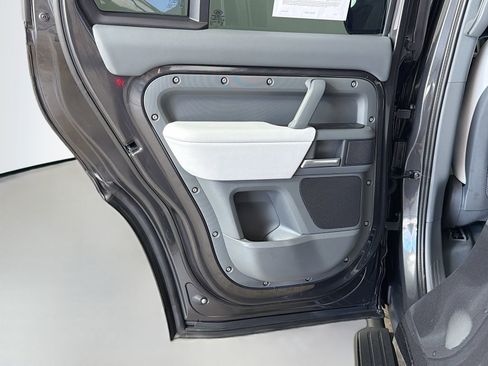 Certified 2025 Land Rover Defender 110 X-Dynamic SE AWD/4WD image 26