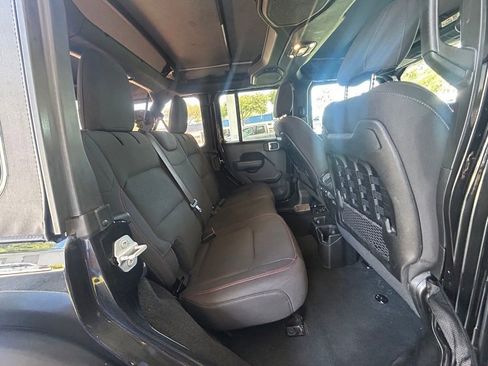 Used 2022 Jeep Wrangler Unlimited Rubicon image 30
