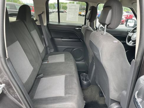 Used 2017 Jeep Patriot Latitude AWD/4WD image 24